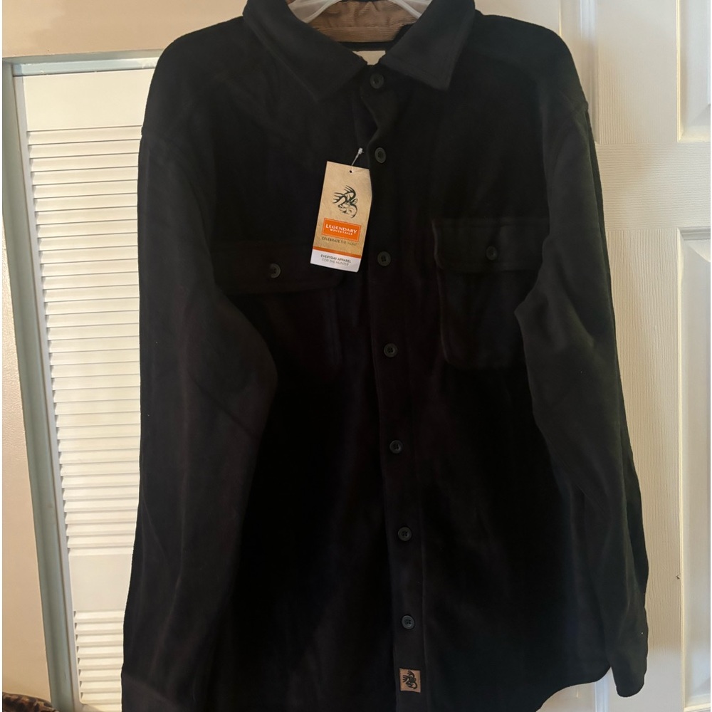 LEGENDARY WHITETAILS BLACK FLEECE JACKET.